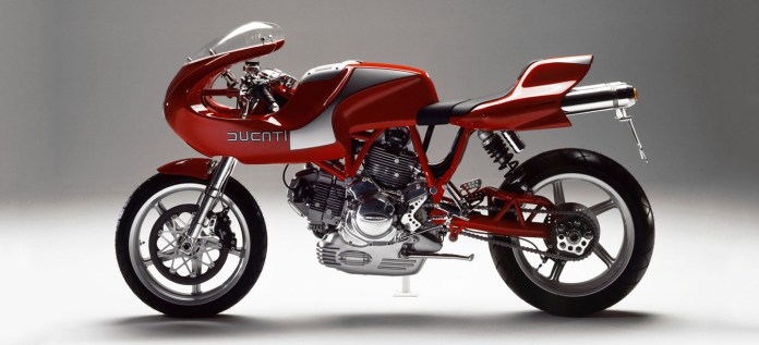 Very pretty and tidy looking, the 1998 prototype Ducati MH900e refused to give an inch to the engineering team, much to the detriment of the final product.