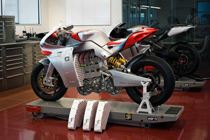 The 2009 Motoczysz E1PC electric racing bike debuted at the Isle of Man. Scratch-built in months, it was itself based on the stillborn but also scratch-built Motoczysz MotoGP prototype.